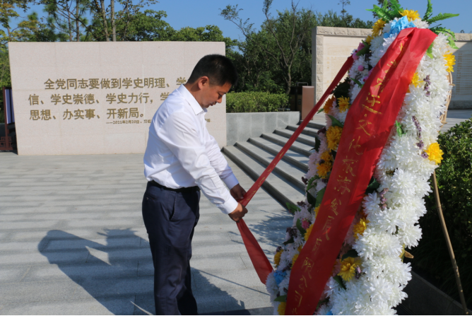 市文旅集團在烈士紀念日開展“學好百年黨史  傳承紅色基因”黨史學習教育活動(圖2)