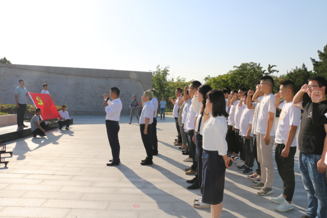 市文旅集團在烈士紀念日開展“學好百年黨史  傳承紅色基因”黨史學習教育活動(圖3)